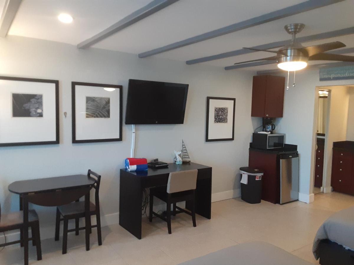 River Delight,Studio109, Beach & Pool Steps Away + Wifi Ruskin Luaran gambar