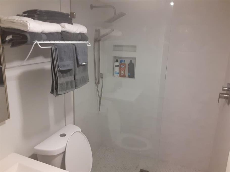 River Delight,Studio109, Beach & Pool Steps Away + Wifi Ruskin Luaran gambar