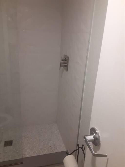 River Delight,Studio109, Beach & Pool Steps Away + Wifi Ruskin Luaran gambar